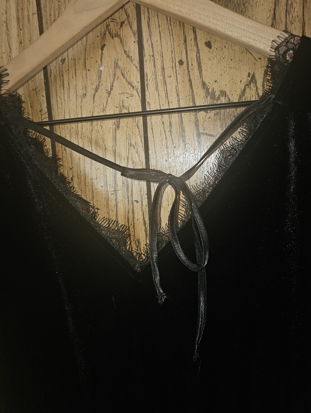 ABERCROMBIE & FITCH Black Velvet Lace Trim Tie Back V Neck Top - Large - Picture 5 of 6
